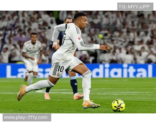 皇马训练照曝光姆巴佩卡雷拉斯与库尔图瓦齐聚备战新赛季